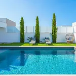 Mauricio With Jacuzzi And Private Swimming Pool Villa *