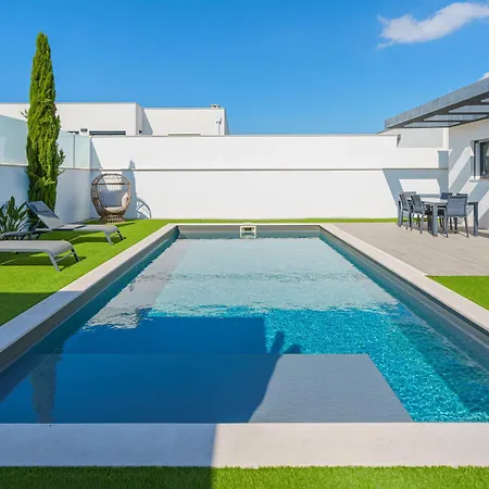 Mauricio With Jacuzzi And Private Swimming Pool *