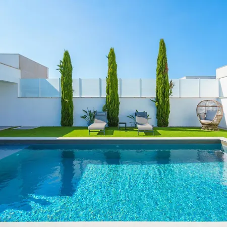 Mauricio With Jacuzzi And Private Swimming Pool Villa *