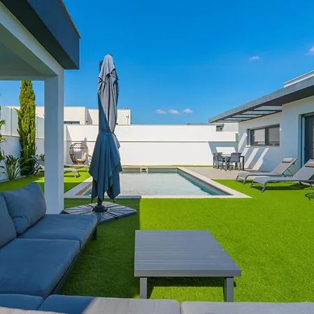 Villa Mauricio With Jacuzzi And Private Swimming Pool